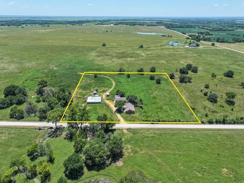 7805 200th St, Douglass, KS 67039