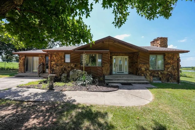 7805 200th St, Douglass, KS 67039
