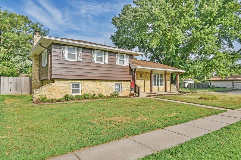 1383 Caddy Ln, Wichita, KS 67212