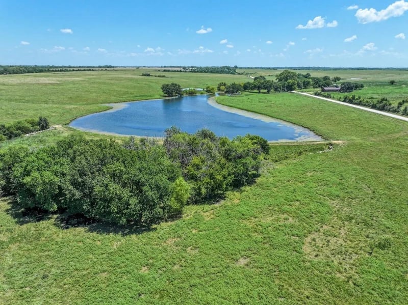 000 Hunter Rd, Douglass, KS 67039