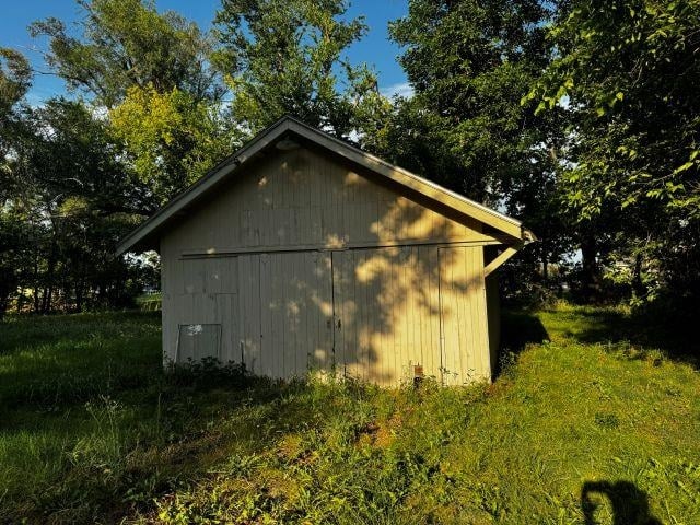 416 Walnut St, Halstead, KS 67056