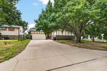 3933 W 32nd St S, Wichita, KS 67217