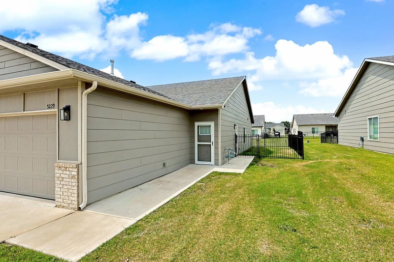 5227-5229 Cypress St, Bel Aire, KS 67226