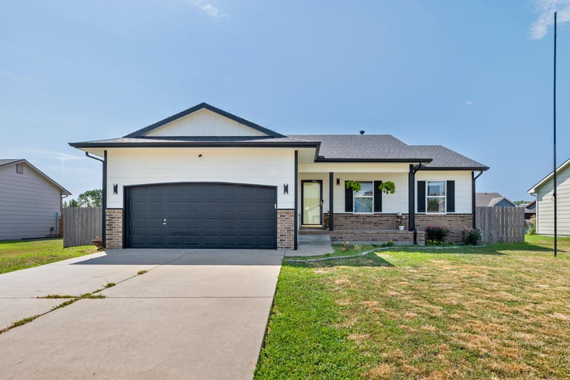 803 Longview Ct, Valley Center, KS 67147