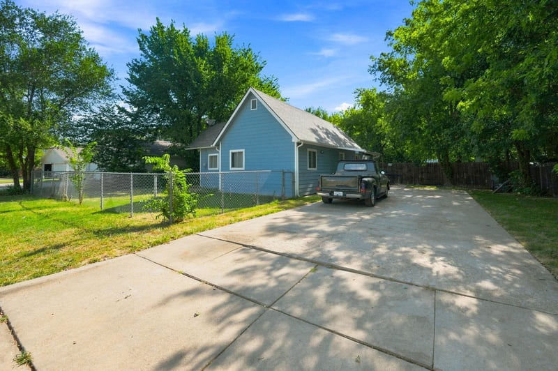 752 Mount Carmel Ave, Wichita, KS 67203