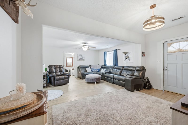752 Mount Carmel Ave, Wichita, KS 67203