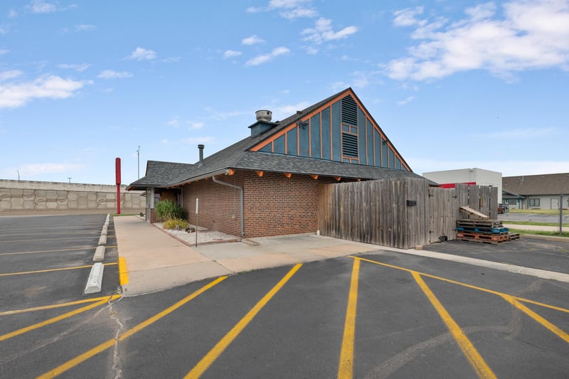 6215 Kellogg , Wichita, KS 67209