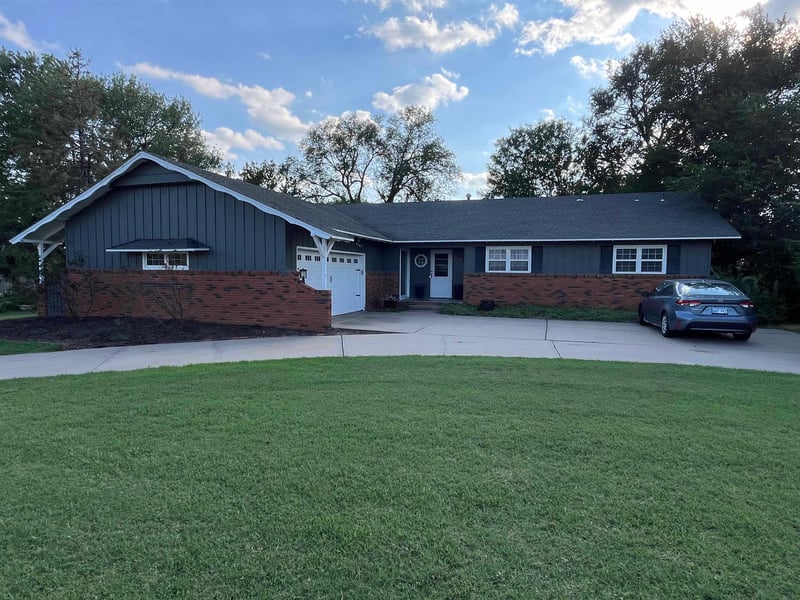301 Willow Rd, Hillsboro, KS 67063