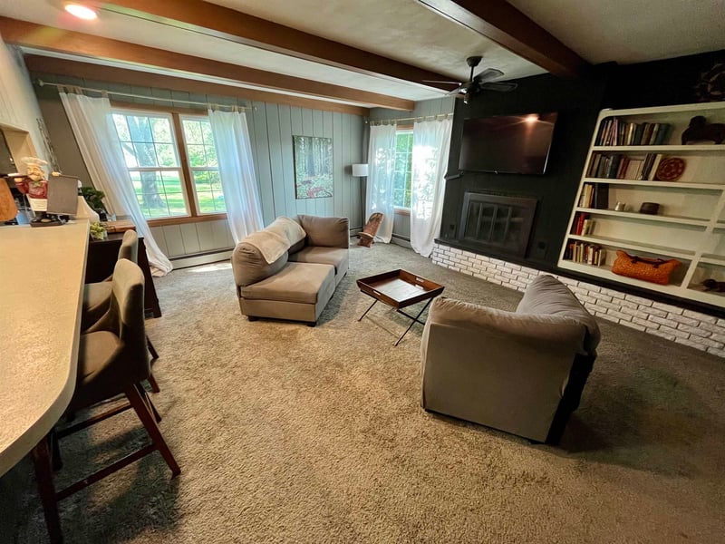 301 Willow Rd, Hillsboro, KS 67063