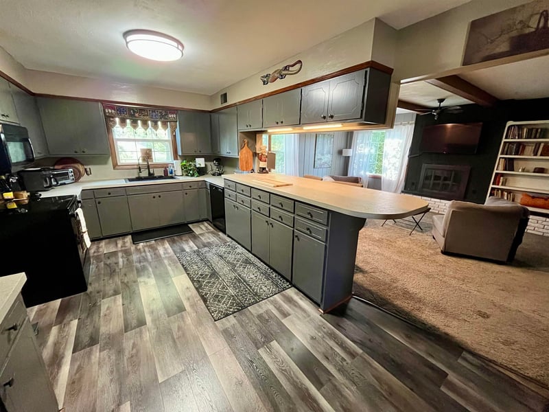 301 Willow Rd, Hillsboro, KS 67063