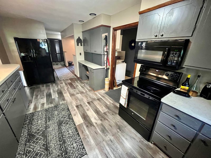301 Willow Rd, Hillsboro, KS 67063