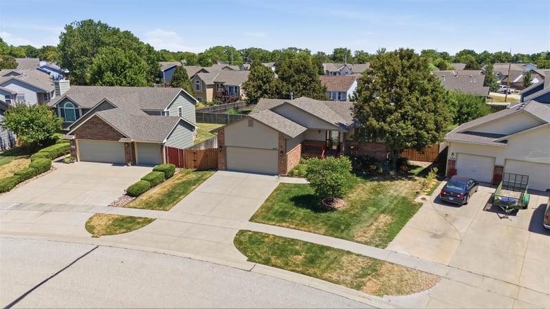4410 E Falcon St, Wichita, KS 67220