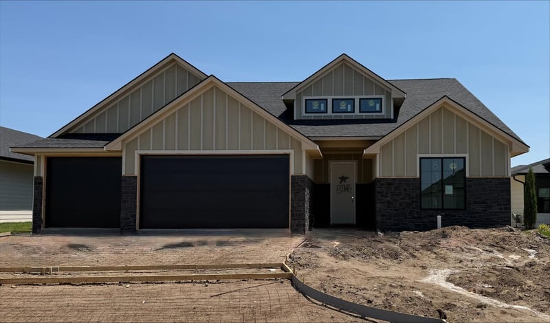 8324 Waterway Ct, Maize, KS 67101