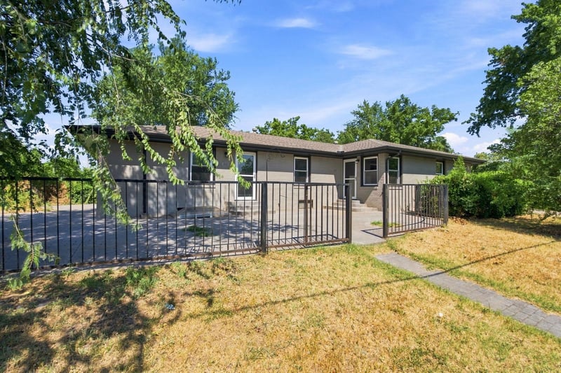 227 Derby Ave, Derby, KS 67037