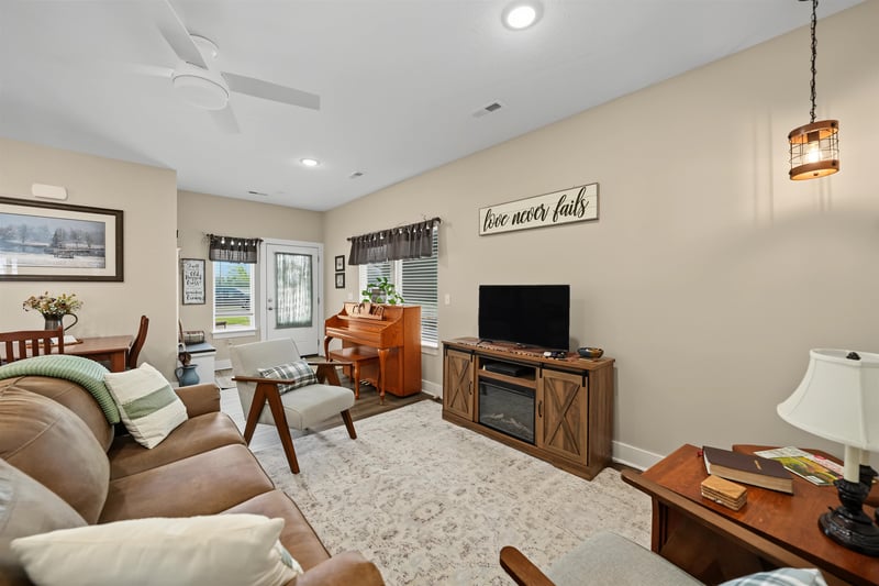 1007 Lingonberry Ln, Lindsborg, KS 67456