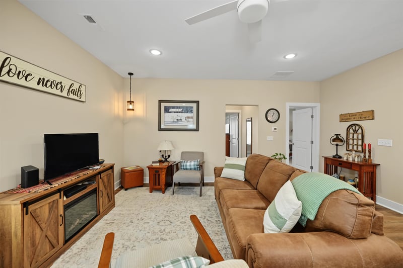 1007 Lingonberry Ln, Lindsborg, KS 67456
