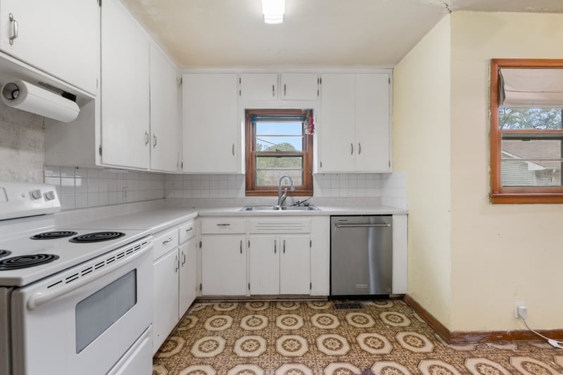 2732 S Greenwood Ave, Wichita, KS 67216