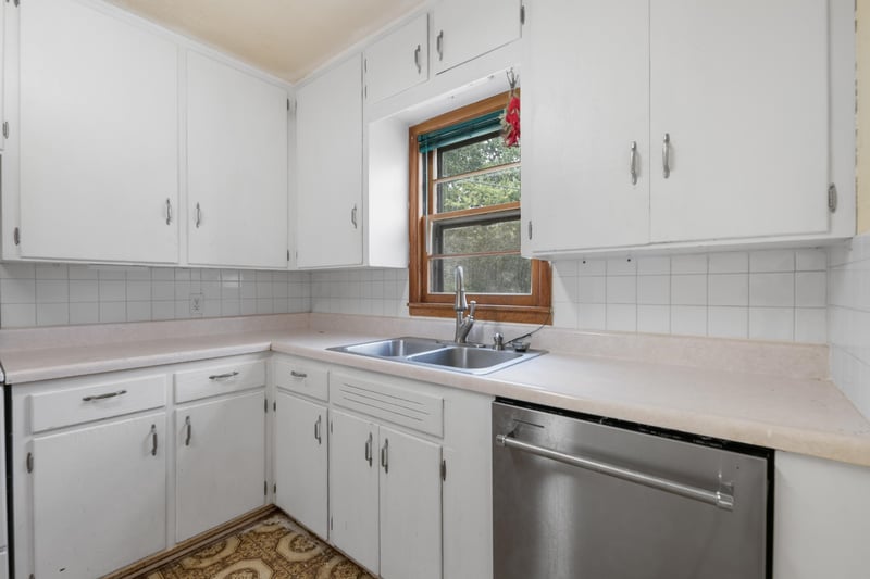 2732 S Greenwood Ave, Wichita, KS 67216