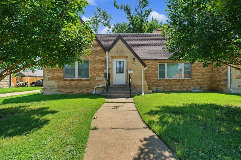106 Oakdale Ave, Salina, KS 67401