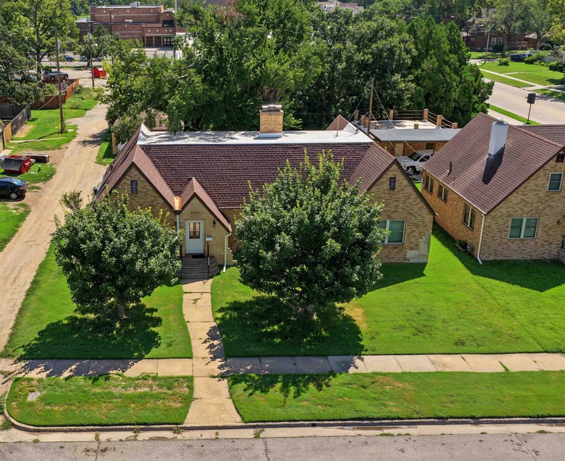 106 Oakdale Ave, Salina, KS 67401