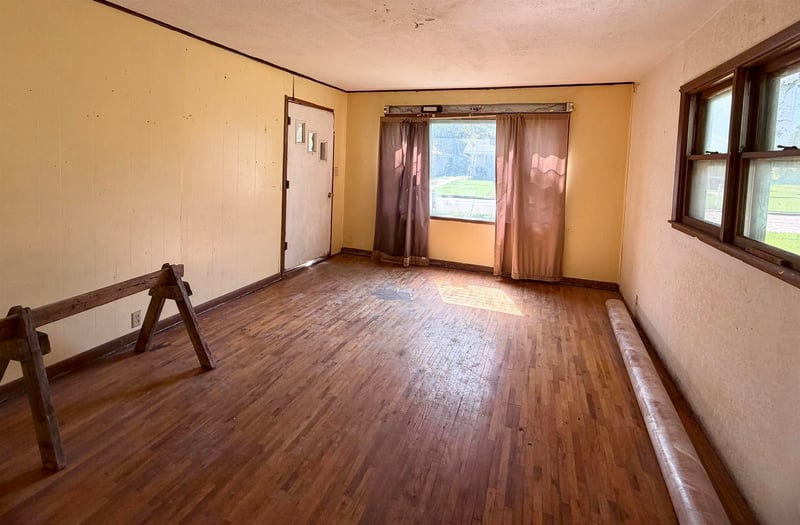 708 School , Eureka, KS 67045