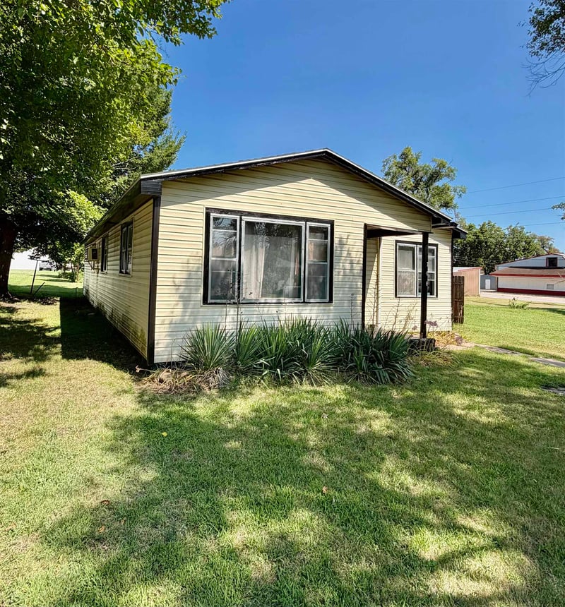 708 School , Eureka, KS 67045