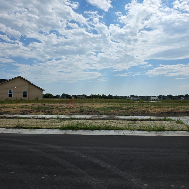 1411 Northridge , Valley Center, KS 67147
