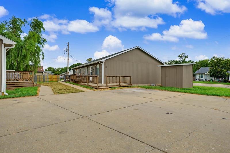 601-603 Huehl Cir, Salina, KS 67401-0000