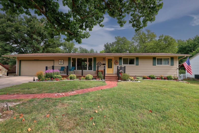 1704 8th , Winfield, KS 67156