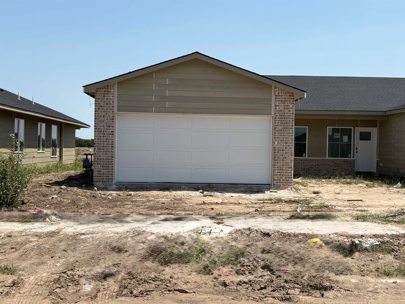 2912 S Denene St Units 100 & 200, Wichita, KS 67215