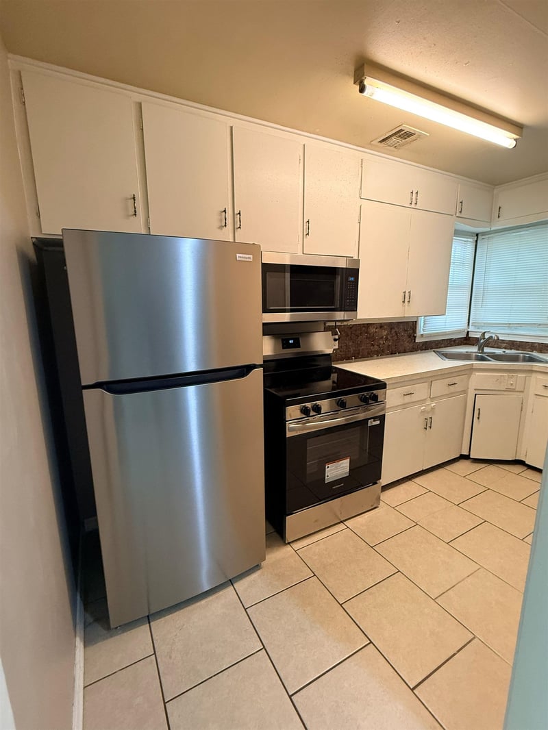 2220 Minneapolis Ave, Wichita, KS 67211