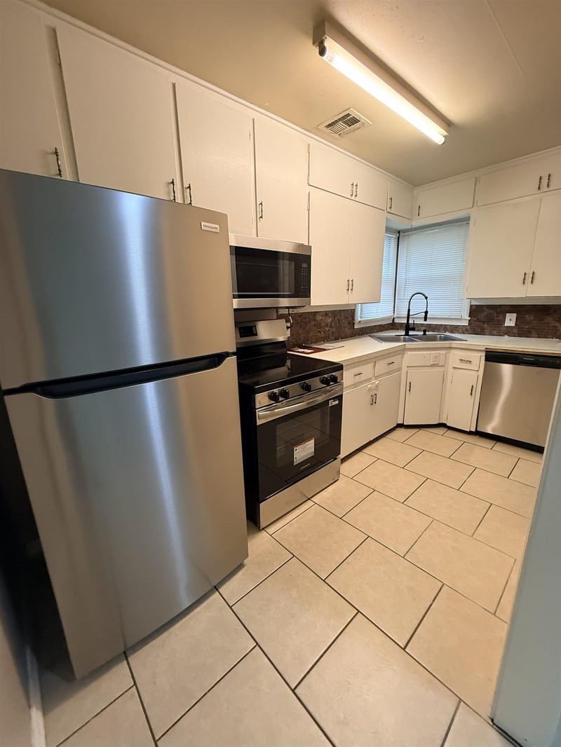 2220 S Minneapolis Ave, Wichita, KS 67211