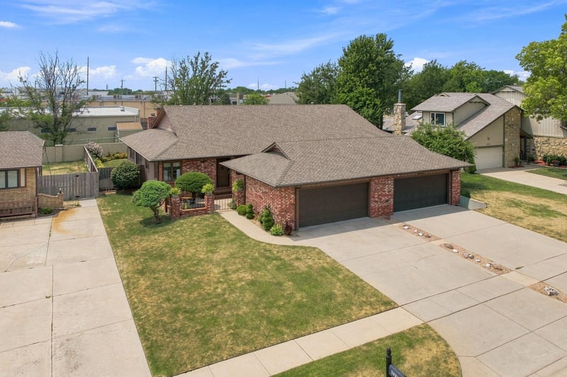 10231 W Alamo St, Wichita, KS 67212