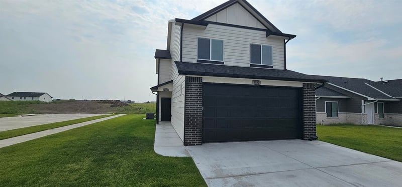 5192 Toben Dr, Bel Aire, KS 67226
