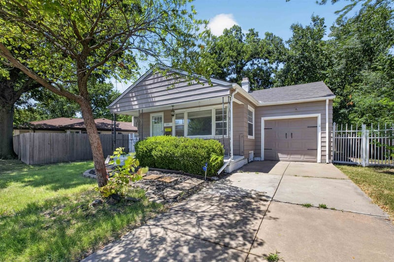 211 Brookside Pkwy, Wichita, KS 67208