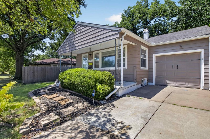 211 Brookside Pkwy, Wichita, KS 67208