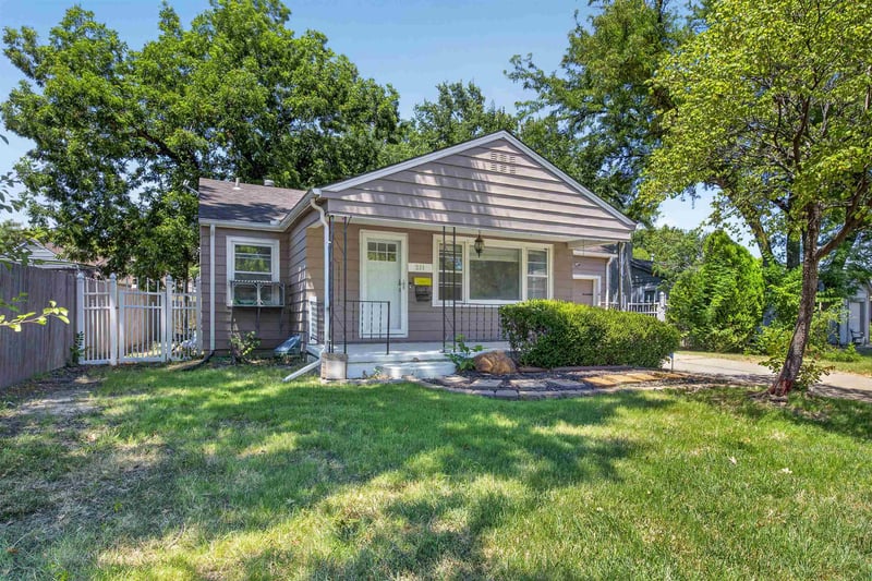 211 Brookside Pkwy, Wichita, KS 67208