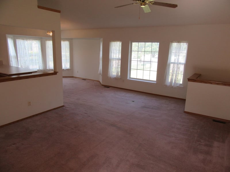 8901 Meadow Knoll Ct, Wichita, KS 67205