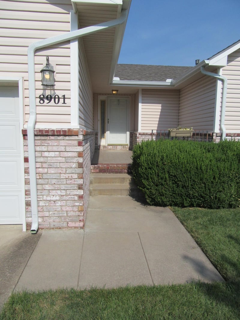 8901 Meadow Knoll Ct, Wichita, KS 67205