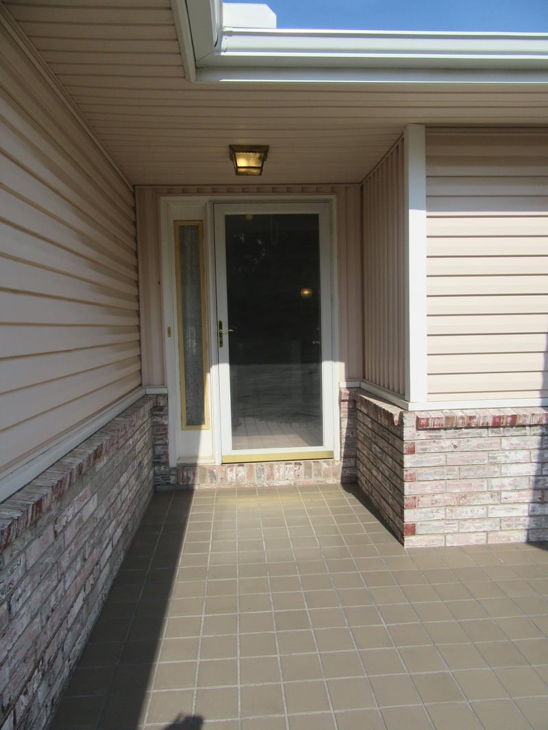 8901 Meadow Knoll Ct, Wichita, KS 67205
