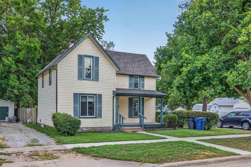 507 6th St, Newton, KS 67114