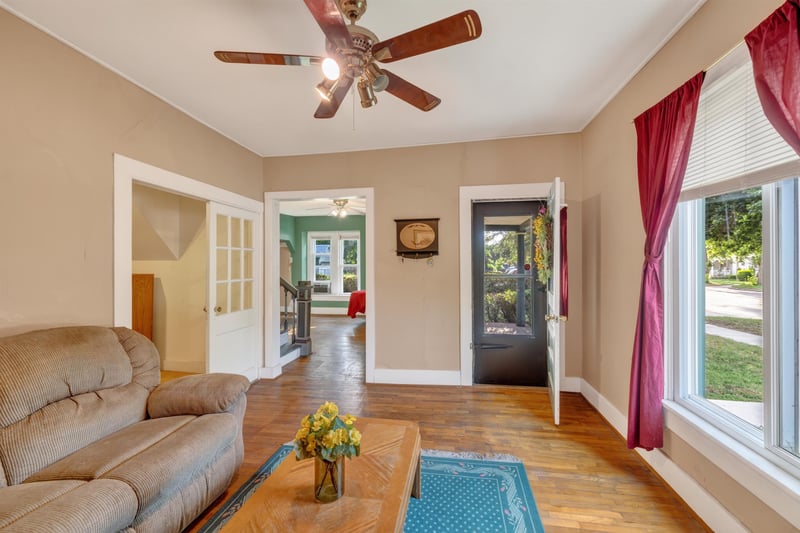 507 6th St, Newton, KS 67114
