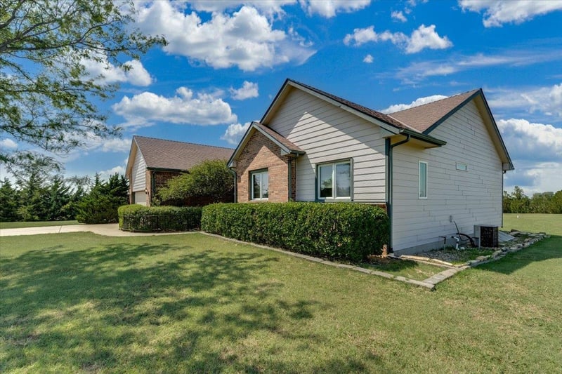 31514 15th St S, Garden Plain, KS 67050