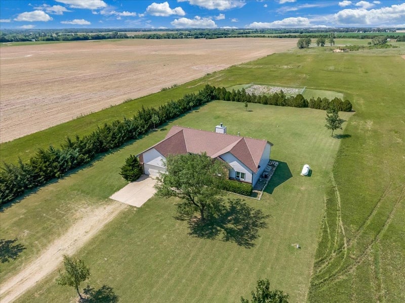 31514 15th St S, Garden Plain, KS 67050