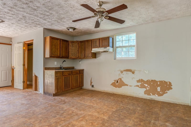 321 Minneapolis Ave, Salina, KS 67401