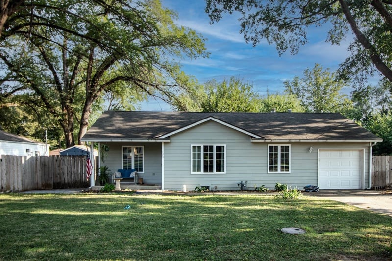 123 Miller , Mulvane, KS 67110