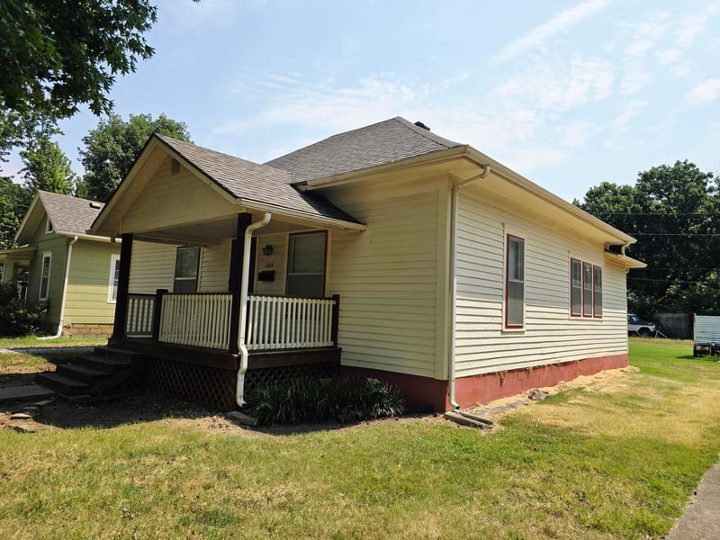 1406 John St, Winfield, KS 67156
