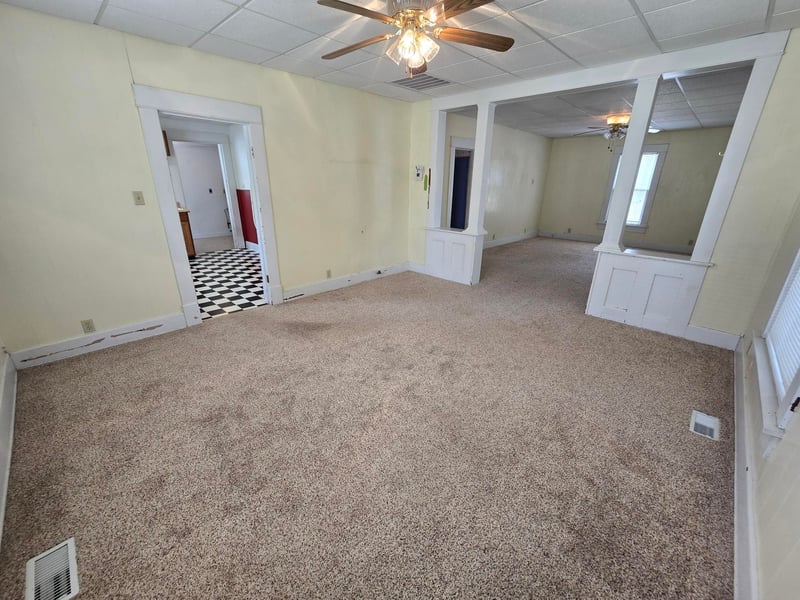 1406 John St, Winfield, KS 67156