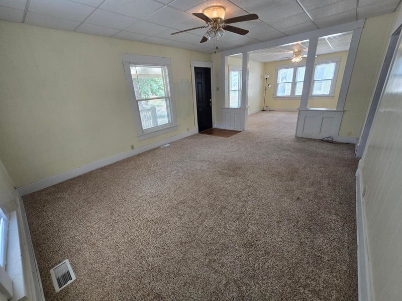 1406 John St, Winfield, KS 67156