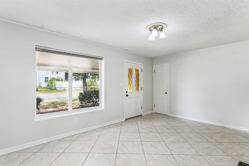 1527 Dora Ave, Wichita, KS 67213